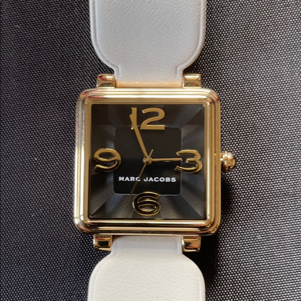 Marc Jacobs brand new watch. Leather band. Gold